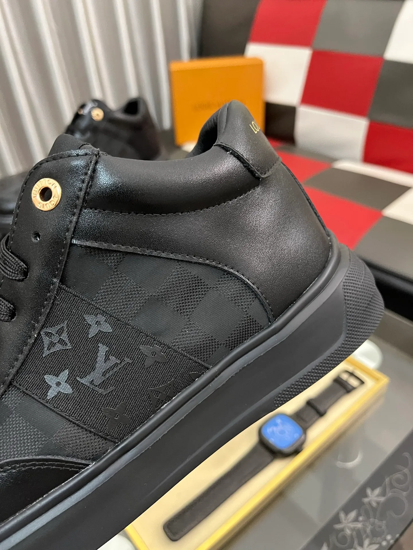Men's shoes💰: 420⌚️⌚️"LOUI* VUITTO*" popular men's casual shoes, genuine Italian development💯purchase level quality✔️The upper is made of first-layer cowhide, comfortable and soft sheepskin foot pads⚡️Fashionable and versatile. The toe last shape is firm and full, and the soles are made from LV original molds and can be moved in and out of the counter at will. Light and comfortable on the foot~purely handmade, details determine quality! Size:38-442️⃣Colors available